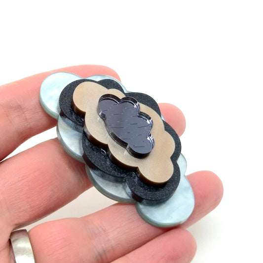 BROSCH IN THE CLOUDS REGNMOLN