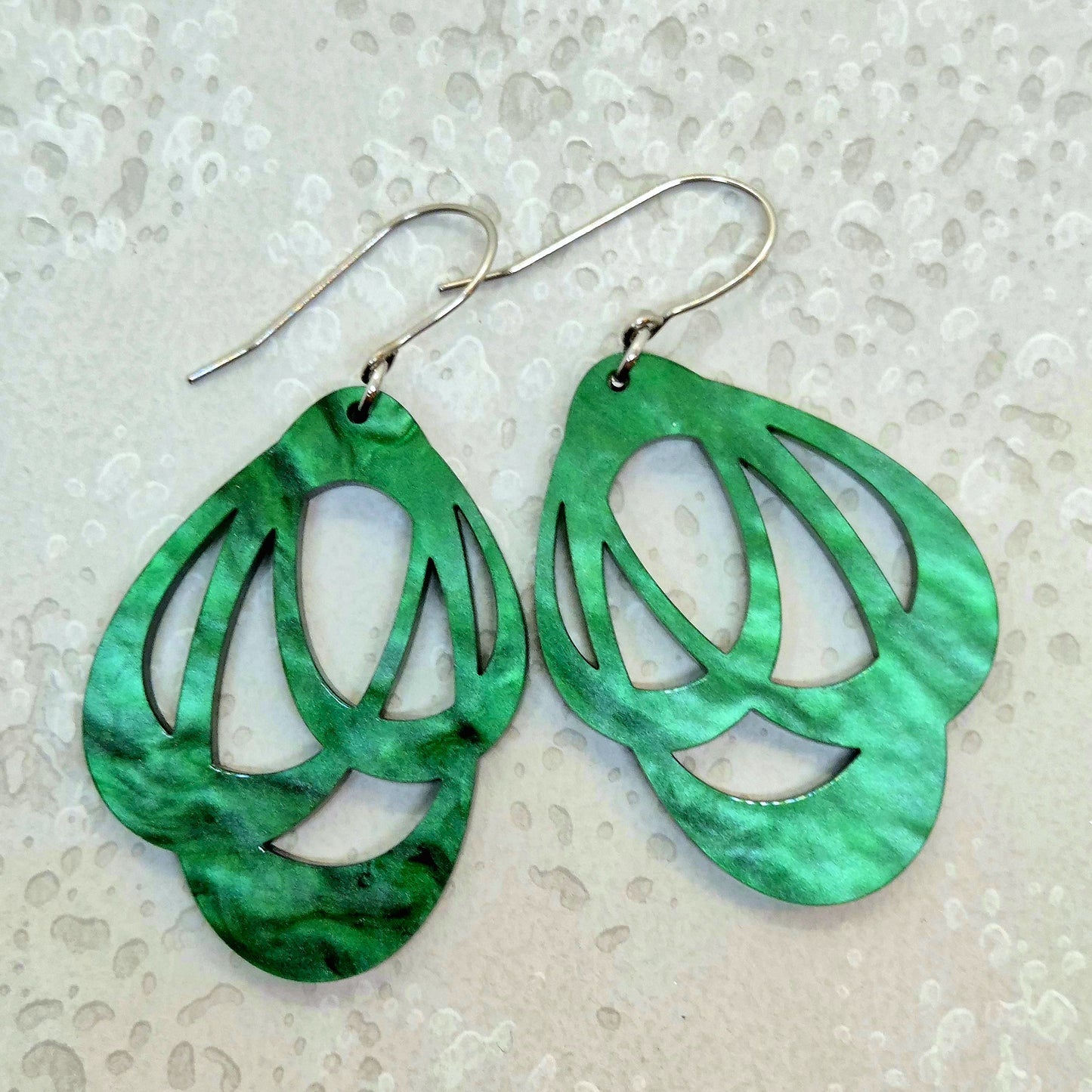 ÖRHÄNGEN LOOPS FOREST JADE