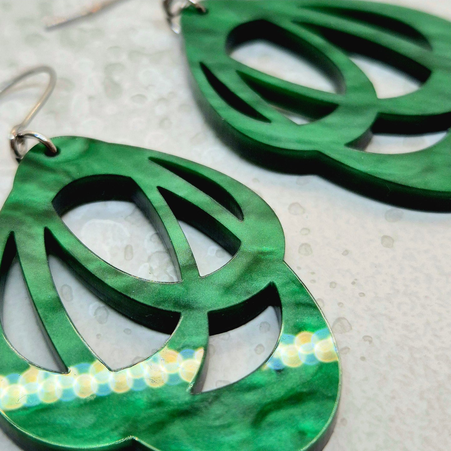 ÖRHÄNGEN LOOPS FOREST JADE