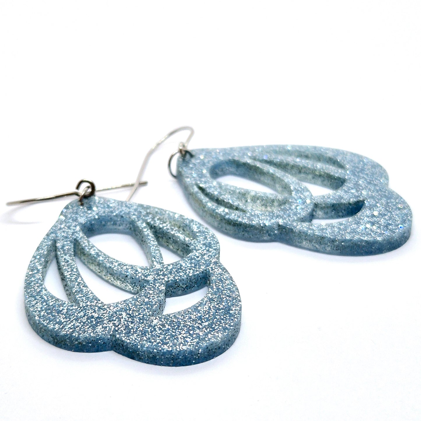 ÖRHÄNGEN LOOPS SPARKLY BLUE ICE