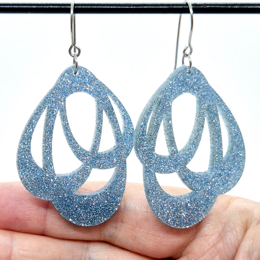 ÖRHÄNGEN LOOPS SPARKLY BLUE ICE