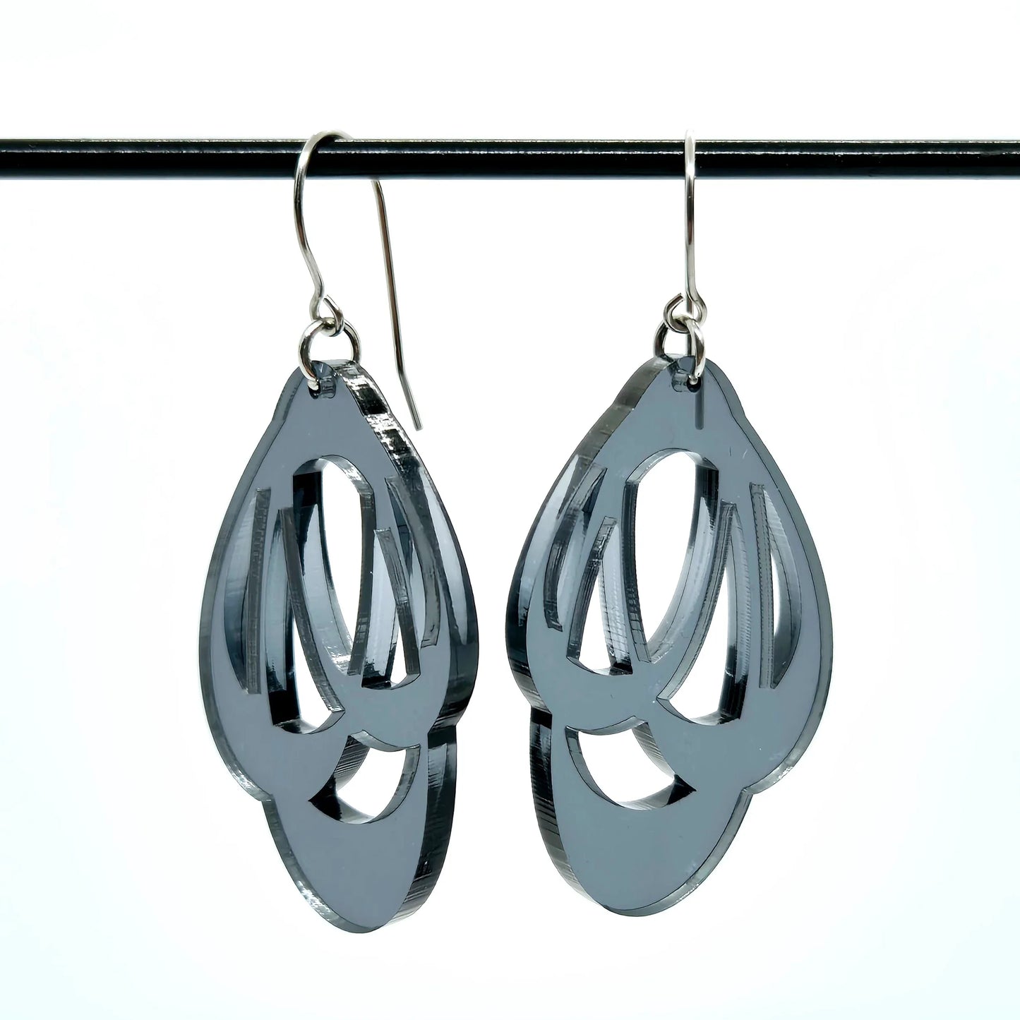 ÖRHÄNGEN LOOPS SMOKEY BLACK