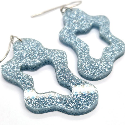 ÖRHÄNGEN PUDDLES SPARKLY BLUE ICE