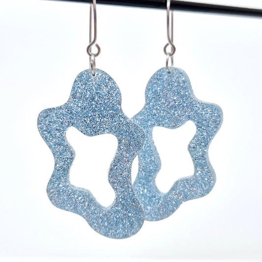 ÖRHÄNGEN PUDDLES SPARKLY BLUE ICE