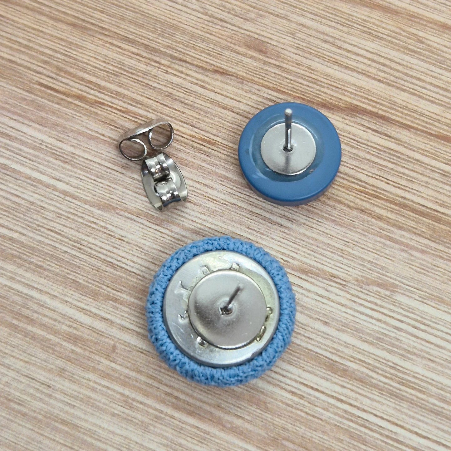 ÖRHÄNGEN KNAPPAR BLÅ