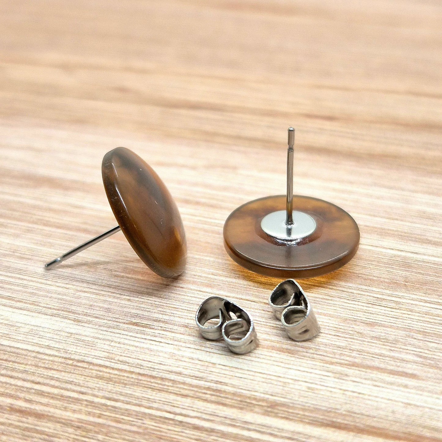 ÖRHÄNGEN KNAPPAR BRUNA