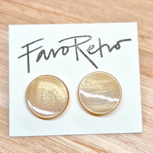 ÖRHÄNGEN KNAPPAR CREME