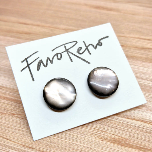 ÖRHÄNGEN KNAPPAR GRÅ