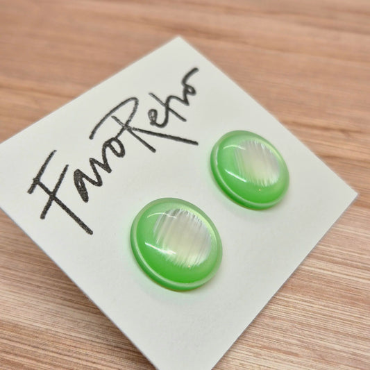 ÖRHÄNGEN KNAPPAR LJUSGRÖNA