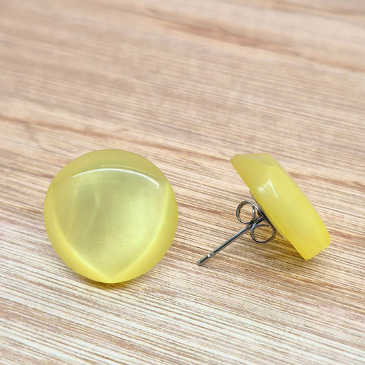 ÖRHÄNGEN KNAPPAR GULA