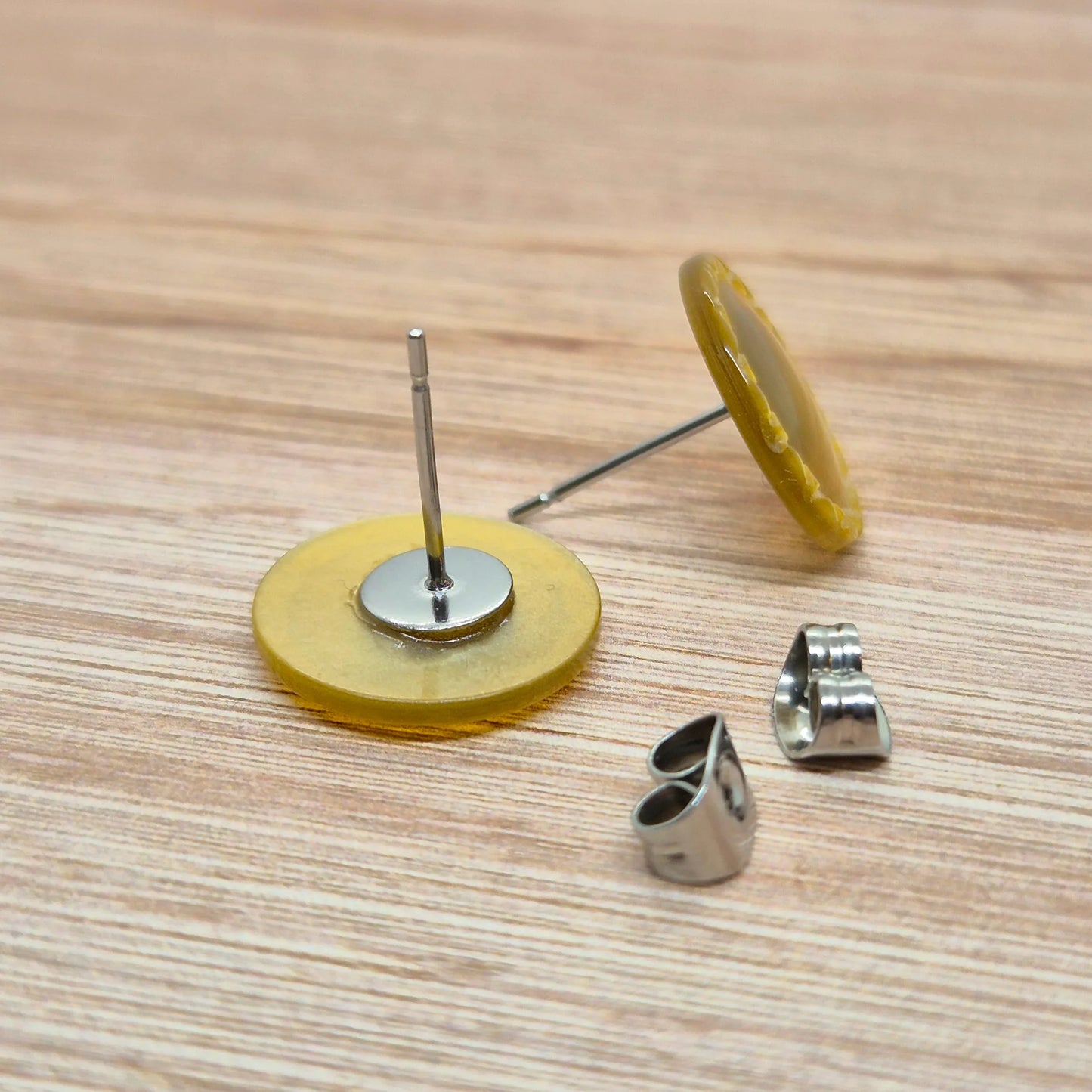 ÖRHÄNGEN KNAPPAR GULA