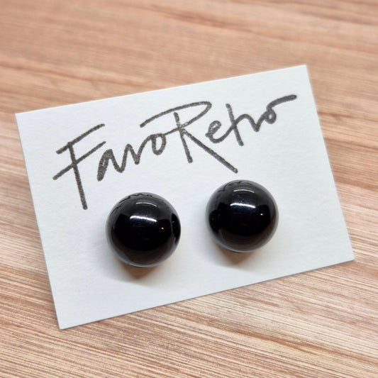 ÖRHÄNGEN KNAPPAR SVARTA