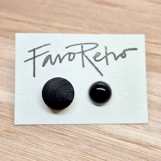 ÖRHÄNGEN KNAPPAR SVARTA