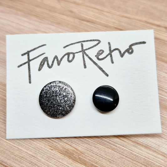 ÖRHÄNGEN KNAPPAR SVART & SILVER