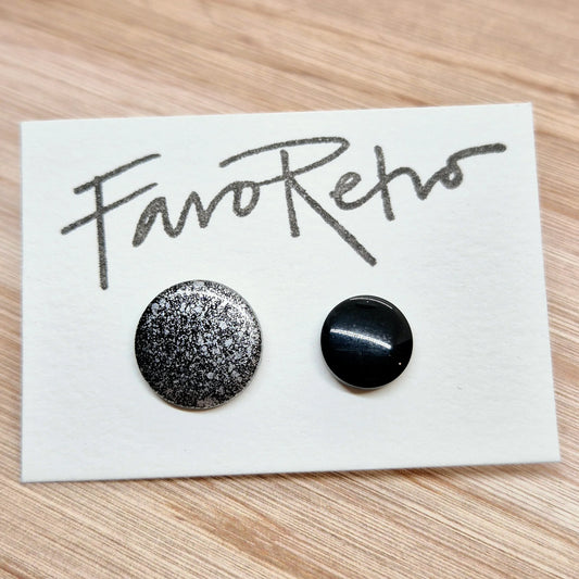 ÖRHÄNGEN KNAPPAR SVART & SILVER