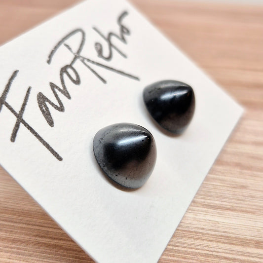 ÖRHÄNGEN KNAPPAR SVARTA