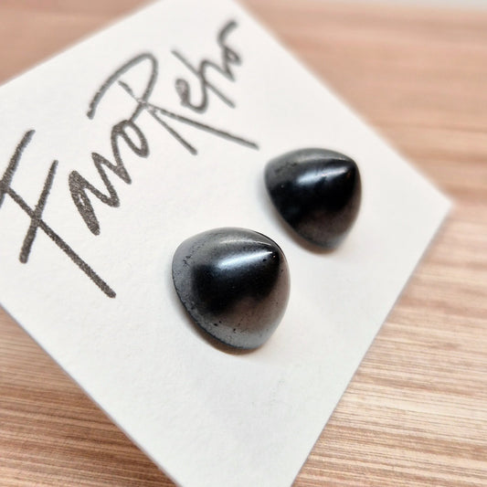 ÖRHÄNGEN KNAPPAR SVARTA