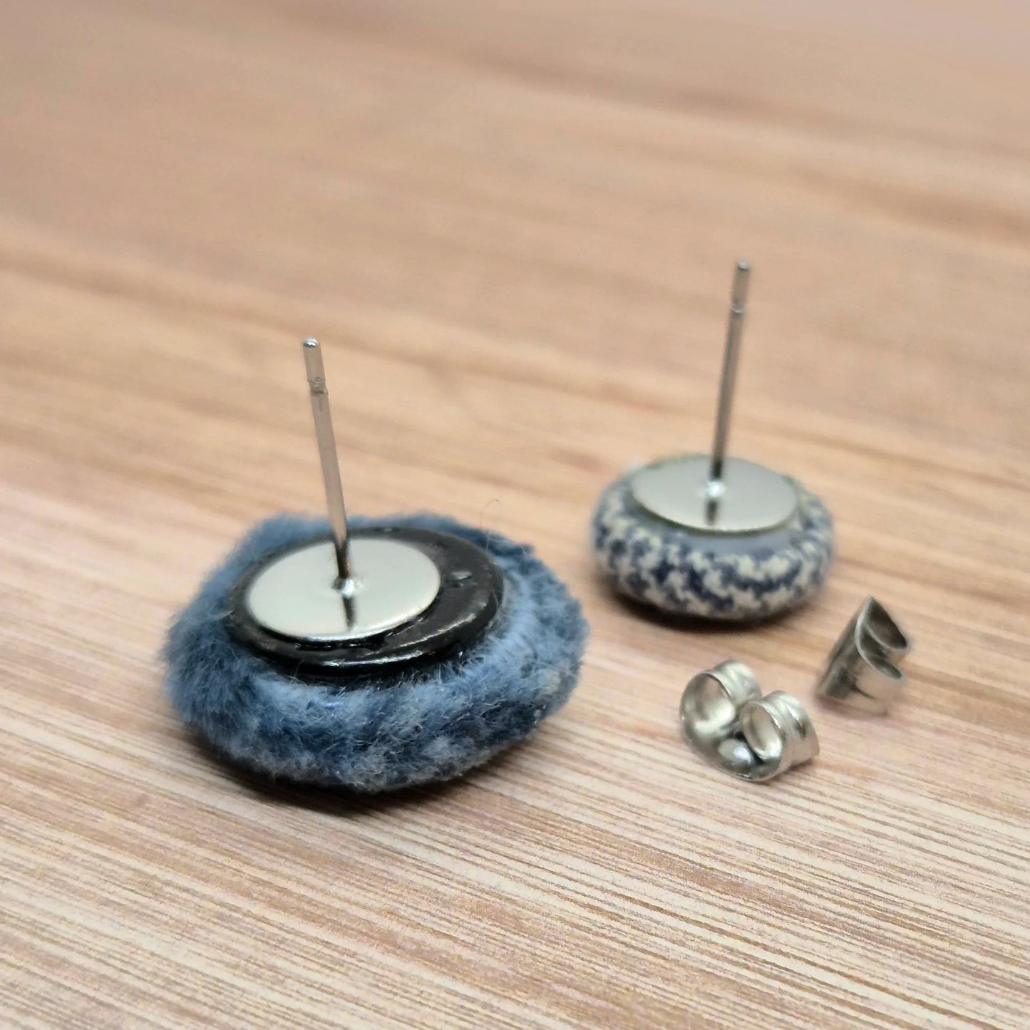 ÖRHÄNGEN KNAPPAR BLÅ