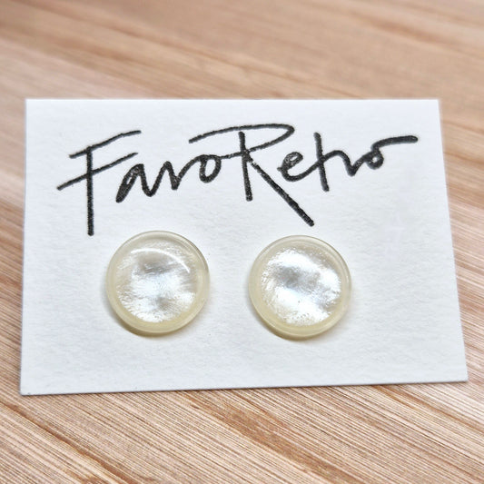 ÖRHÄNGEN KNAPPAR VITA