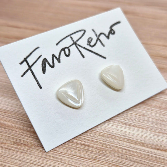 ÖRHÄNGEN KNAPPAR VITA