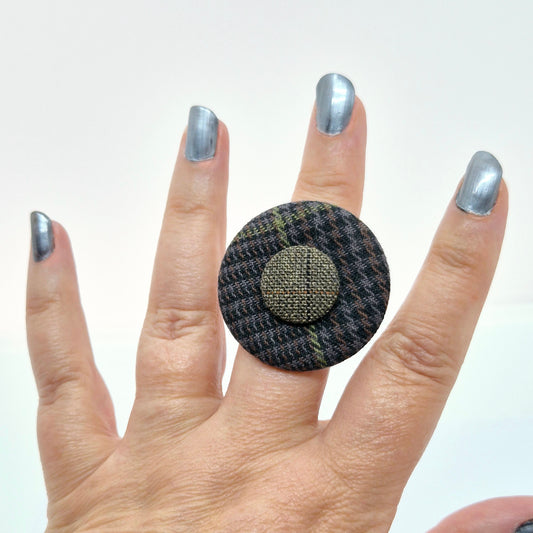 RING KNAPPAR RUTIGT TYG