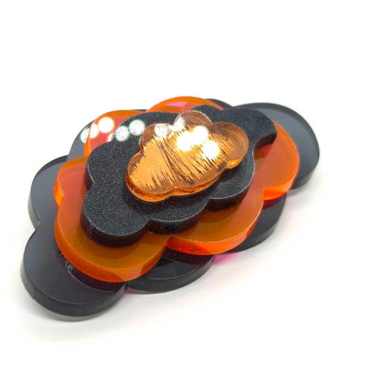 BROSCH IN THE CLOUDS SVART & NEON