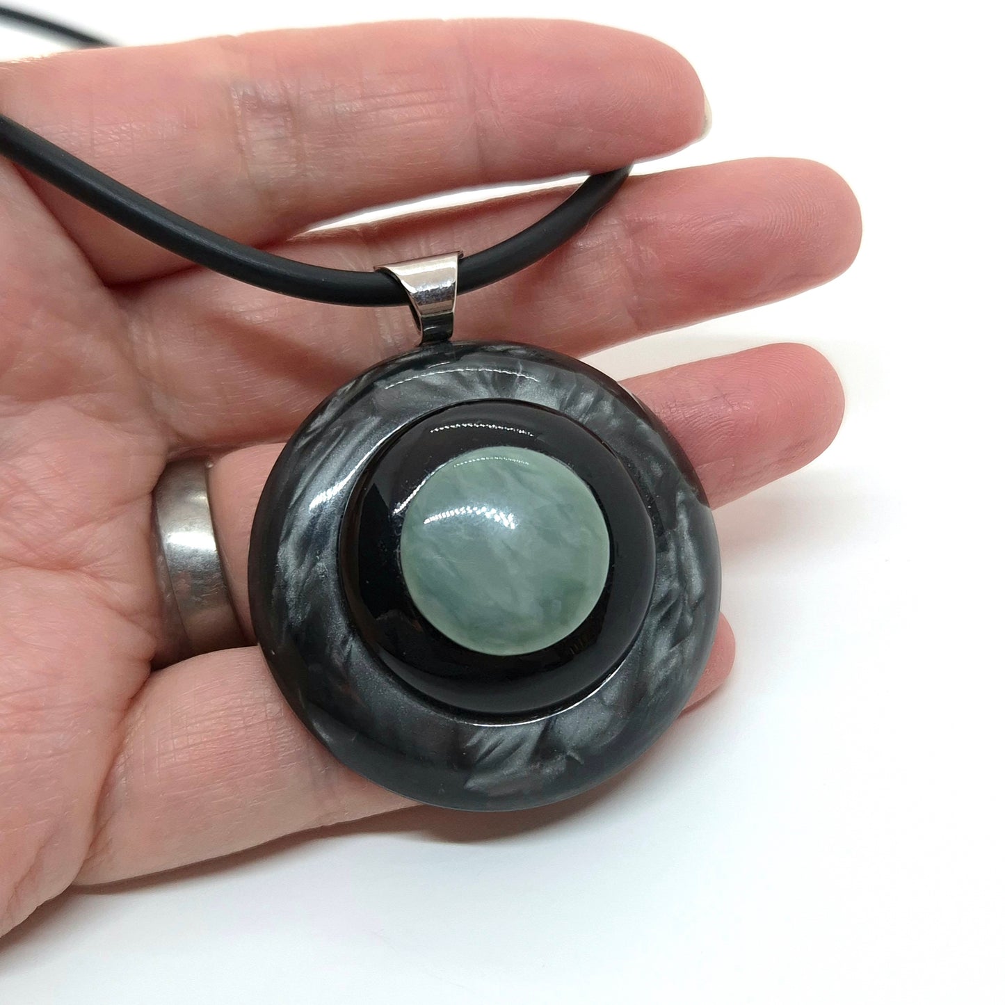 HALSBAND KNAPPAR GRÅ