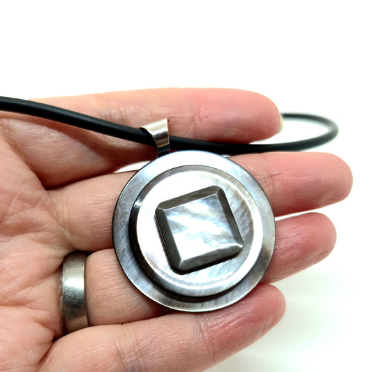 HALSBAND KNAPPAR PÄRLEMOR