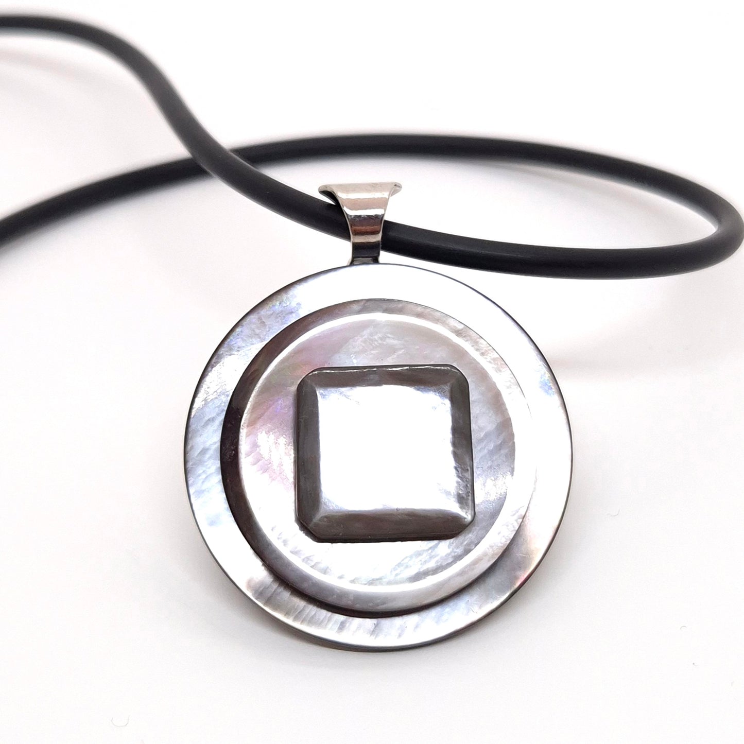 HALSBAND KNAPPAR PÄRLEMOR