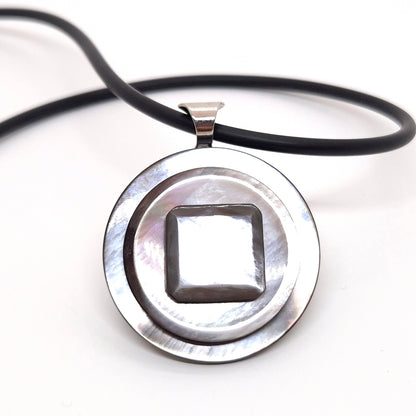 HALSBAND KNAPPAR PÄRLEMOR