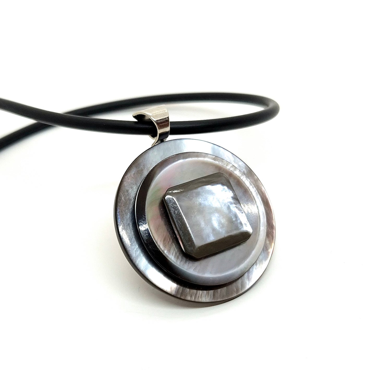 HALSBAND KNAPPAR PÄRLEMOR