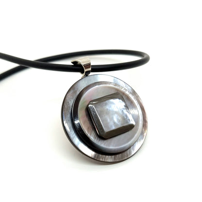 HALSBAND KNAPPAR PÄRLEMOR