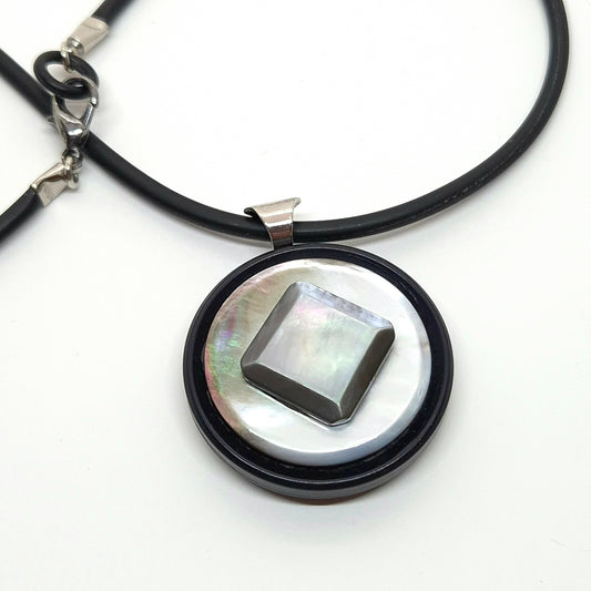 HALSBAND KNAPPAR PÄRLEMOR