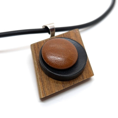 HALSBAND KNAPPAR TRÄ & LÄDER