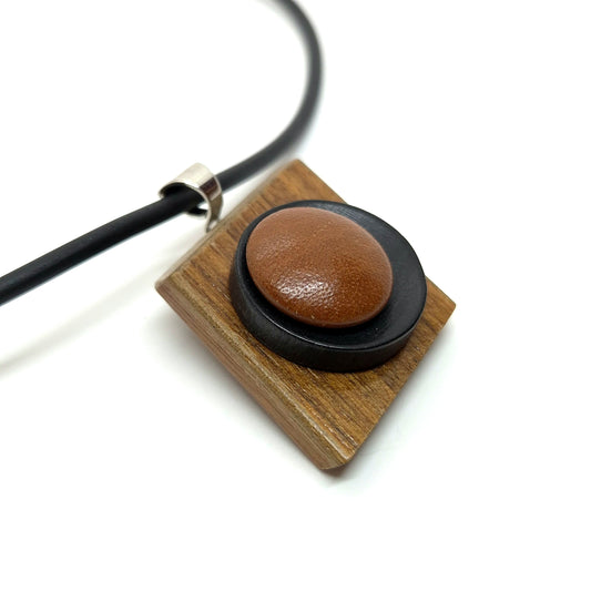 HALSBAND KNAPPAR TRÄ & LÄDER