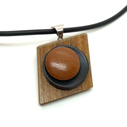 HALSBAND KNAPPAR TRÄ & LÄDER