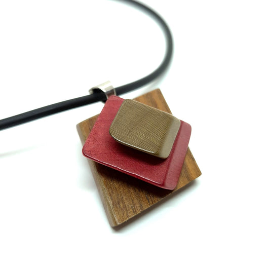 HALSBAND KNAPPAR TRISS I TRÄ