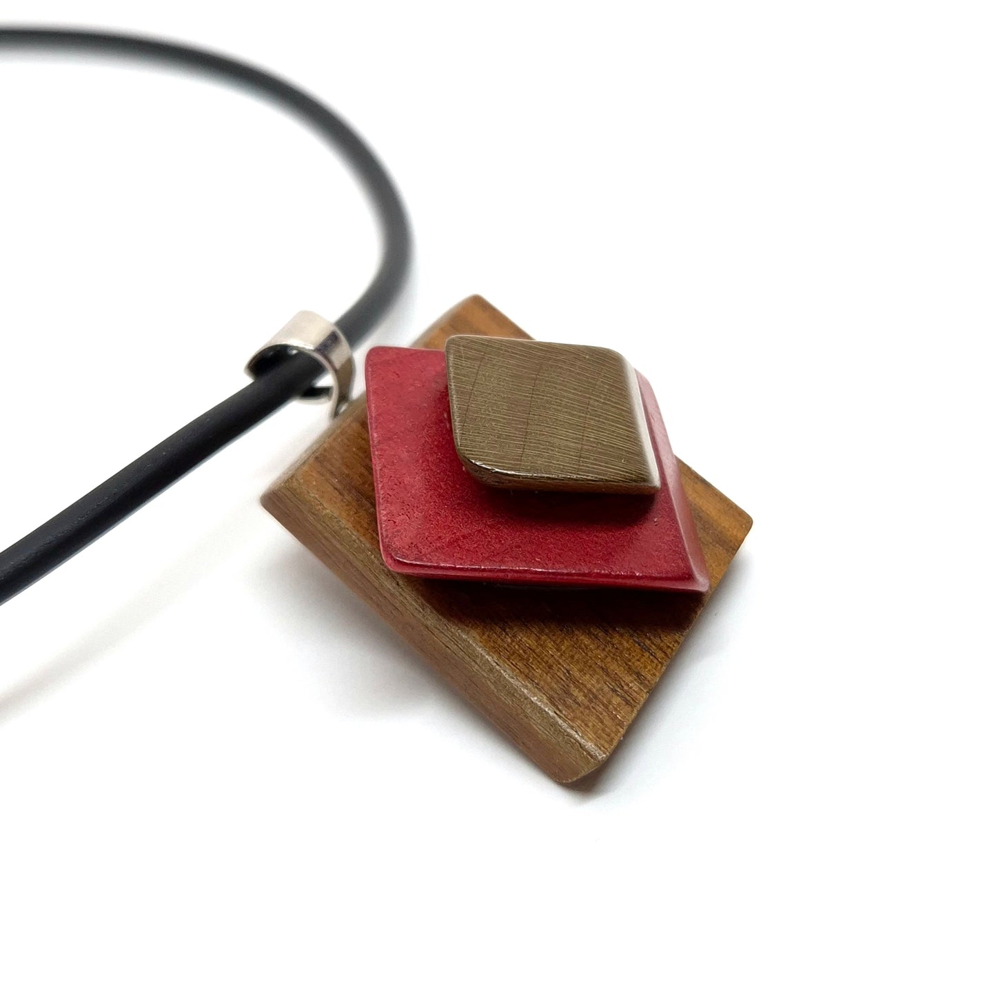 HALSBAND KNAPPAR TRISS I TRÄ