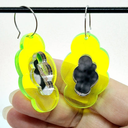 ÖRHÄNGEN IN THE CLOUDS YELLOW NEON