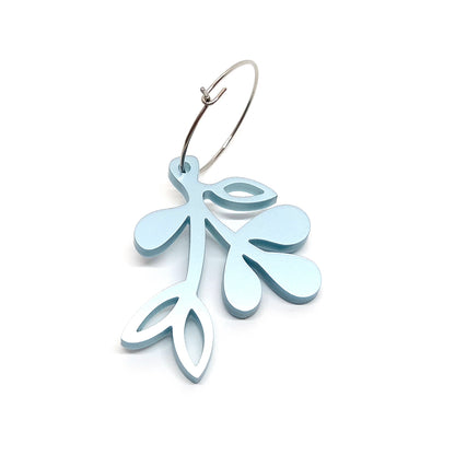 ÖRHÄNGE MINI BOTANICS VÄNSTER METALLIC ICE BLUE