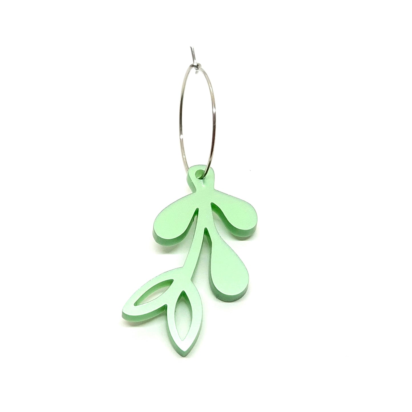 ÖRHÄNGE MINI BOTANICS VÄNSTER METALLIC PALE GREEN