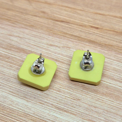 ÖRHÄNGEN KNAPPAR LJUSGRÖNA