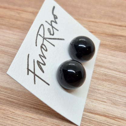 ÖRHÄNGEN KNAPPAR SVARTA