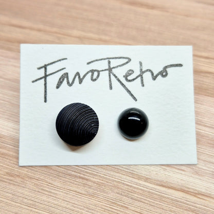 ÖRHÄNGEN KNAPPAR SVARTA