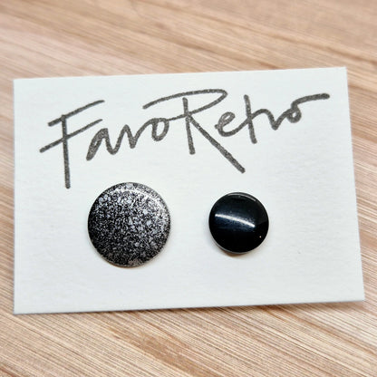 ÖRHÄNGEN KNAPPAR SVART & SILVER