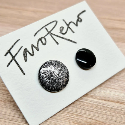 ÖRHÄNGEN KNAPPAR SVART & SILVER