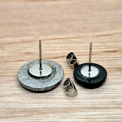 ÖRHÄNGEN KNAPPAR SVART & SILVER