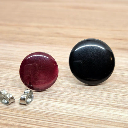 ÖRHÄNGEN KNAPPAR SVART & RÖD