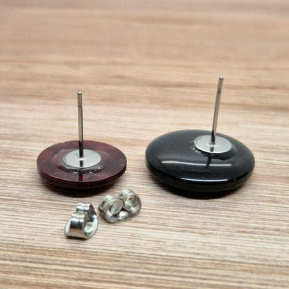 ÖRHÄNGEN KNAPPAR SVART & RÖD