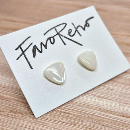 ÖRHÄNGEN KNAPPAR VITA